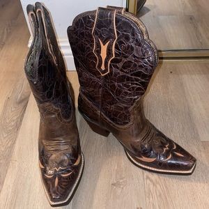 Beautiful Ariat Cowboy Boots